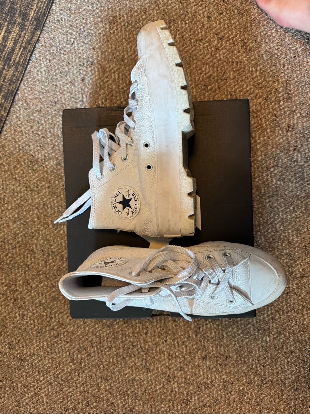 Women’s Converse Chuck Taylor All Star Lugged Leather Sneakers Size 8 | Winter - Picture 3 of 4